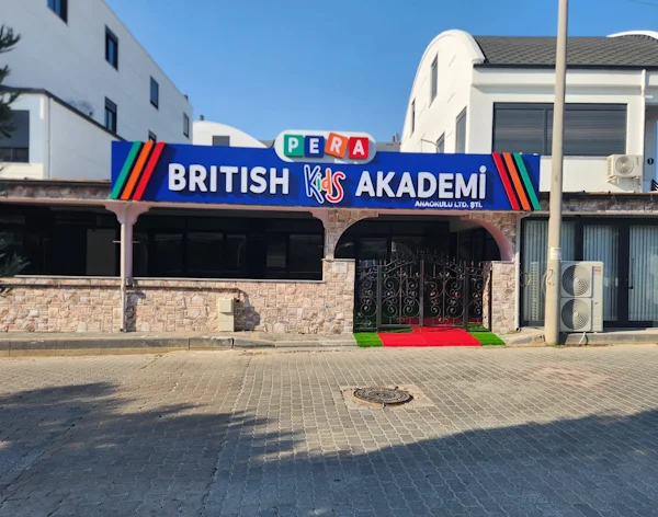 Okulumuzun girişi